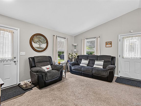 4th image of 527 Fassett St
