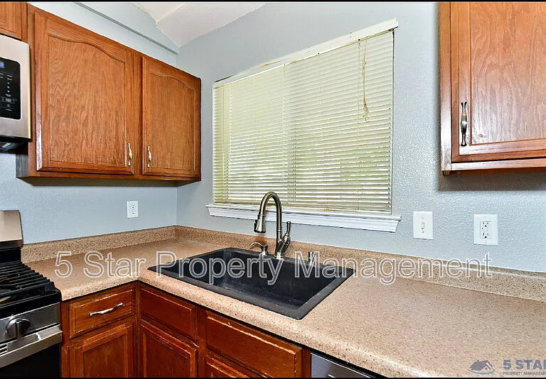 804 Margarita St — Photo 19