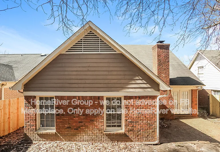 2426 Lake Edge Dr — Photo 15