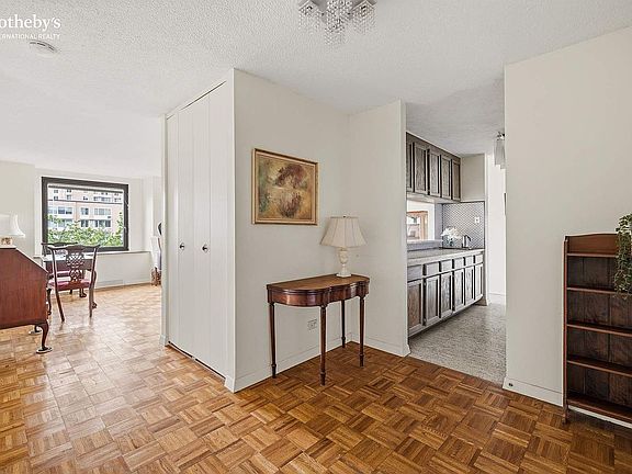 5th image of 531 Main St #1025