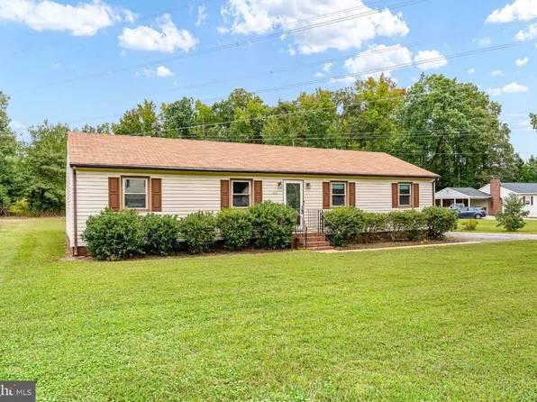 3909 Robin Hood Dr, Hopewell, VA 23860