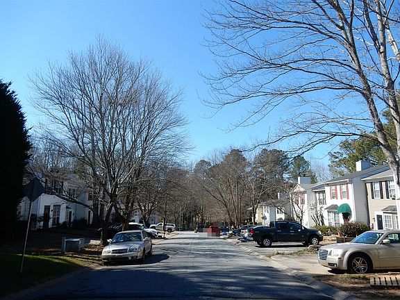 5th image of 1003 Huntington Trce SE