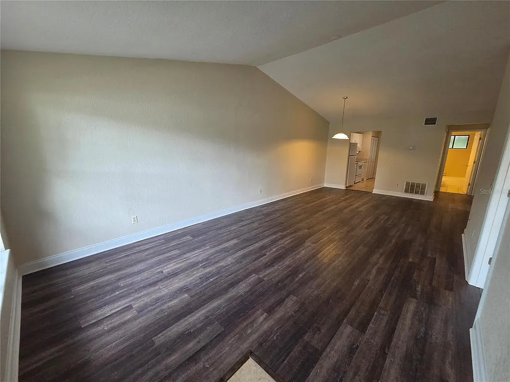 3 bed, 2.0 bath, 1092 sqft, $1,650 — Photo 3