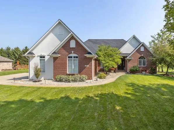 7376 W White Oak Dr, New Palestine, IN 46163