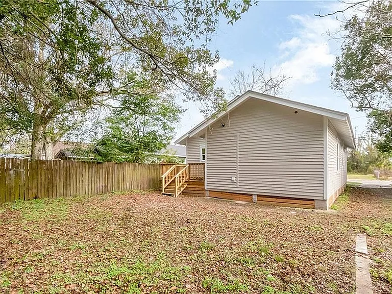 704 Marine St — Photo 22