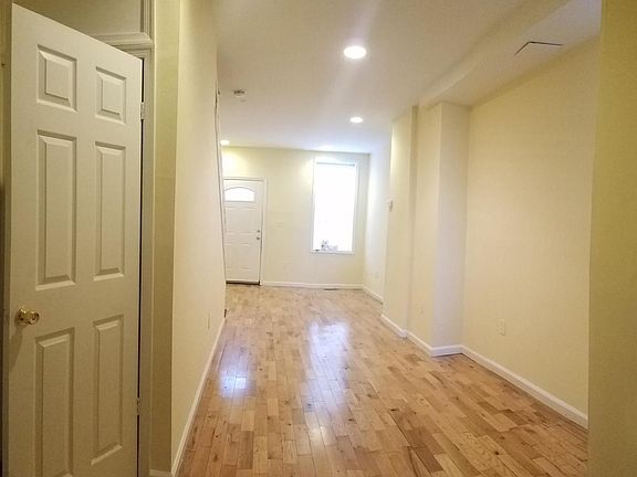 4th image of 305 S Stricker St