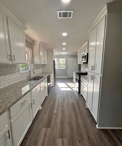 2712 Broadway St — Photo 5