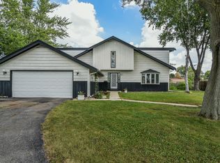 1021 Greenview Dr, Aurora, IL 60505