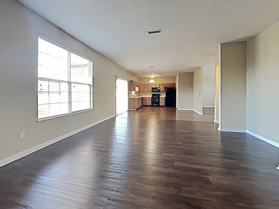 4th image of 1824 Ernest Dr