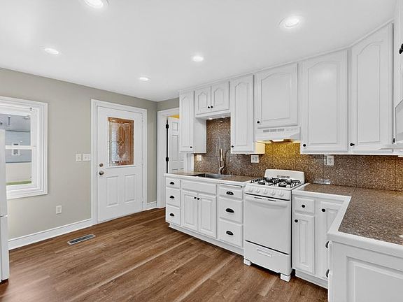 4th image of 537 3rd Ave NW