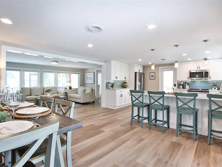 211 Island Cir — Photo 13