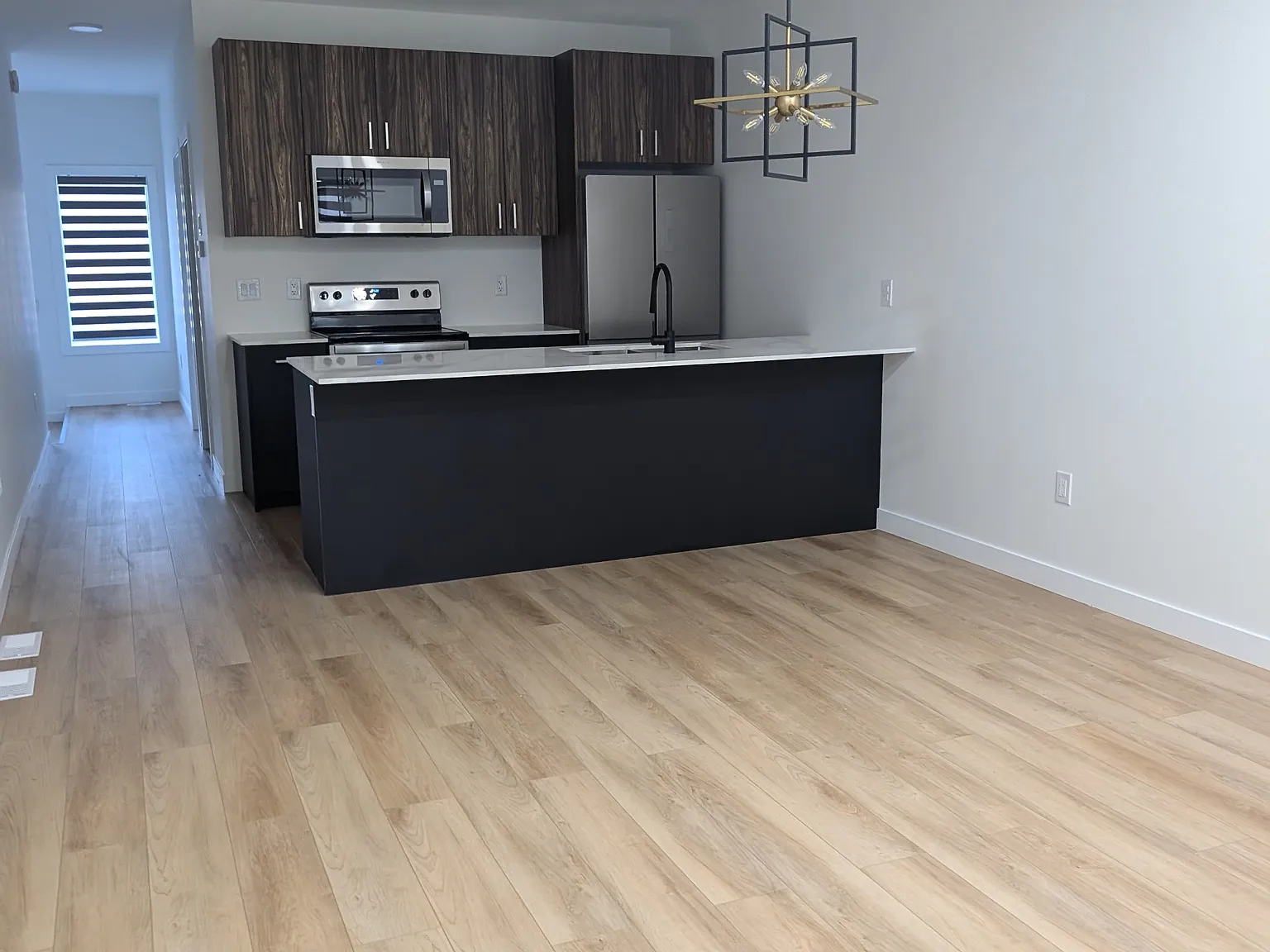 1106 Rosemount Ave — Photo 3