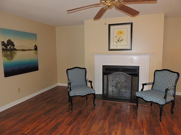 4th image of 13e Pinehurst Manor