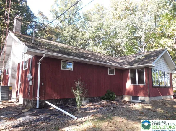148 W Moorestown Rd, Wind Gap, PA 18091