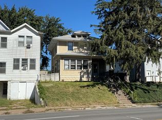 918 W Locust St, Davenport, IA 52804