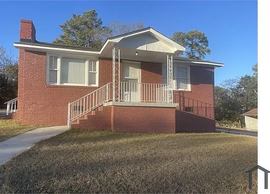 2219 Marshall St — Photo 1