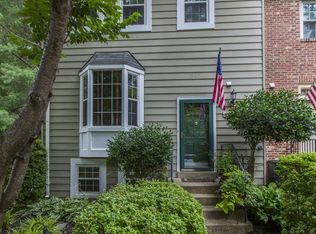 10124 Walnut Wood Ct, Burke, VA 22015