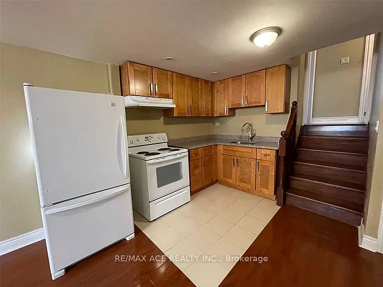 40 Cavehill Cres #LOWER — Photo 8