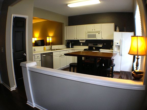 Eat-in Kitchen Kitchen