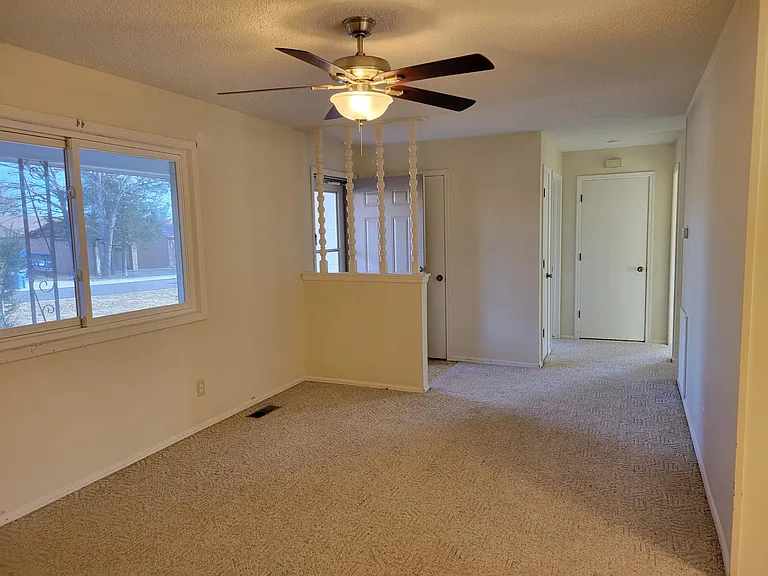 712 Gentry St — Photo 2