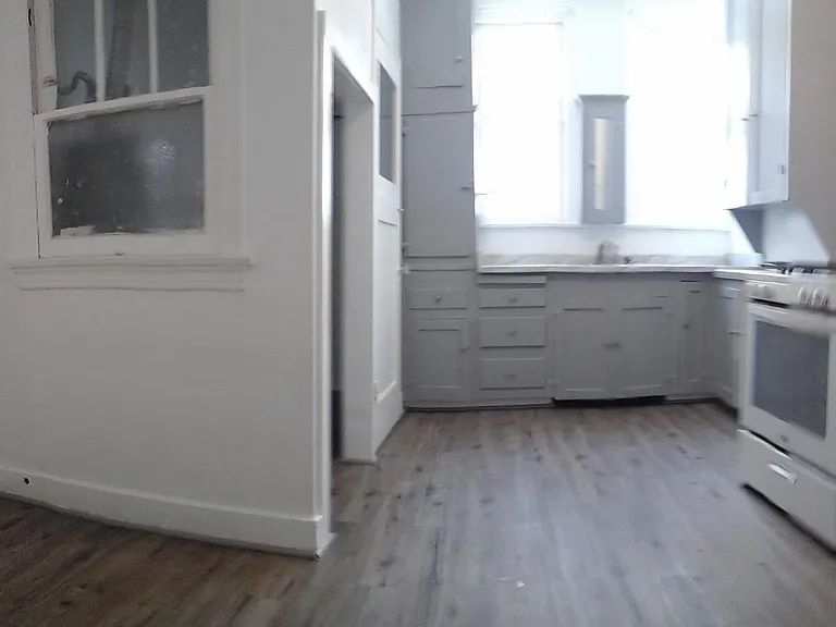 427 N Genesee Ave — Photo 11