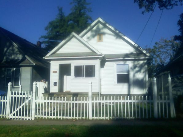 1054 Forsythe St