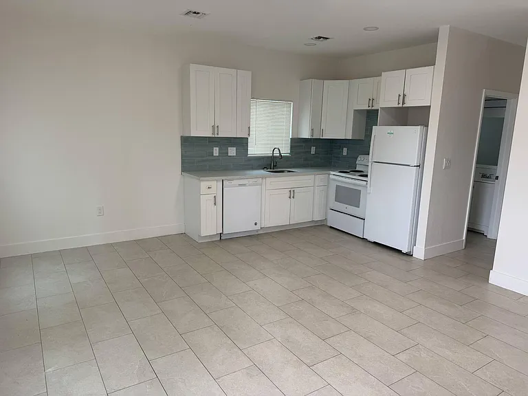 2604 NW 20th St — Photo 3