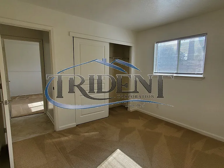 2404 Edwards St — Photo 18