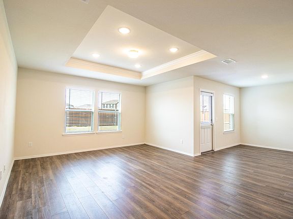 5th image of 726 Brockwell Bnd
