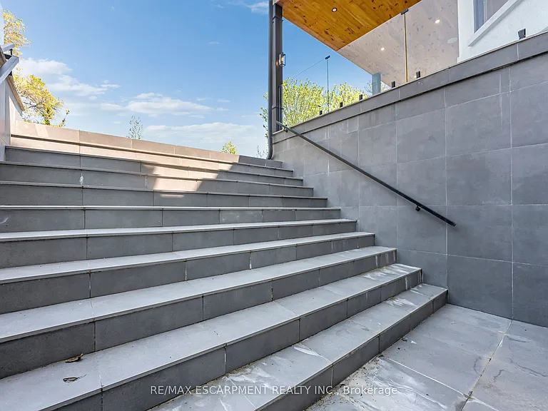 221 Morden Rd E — Photo 44