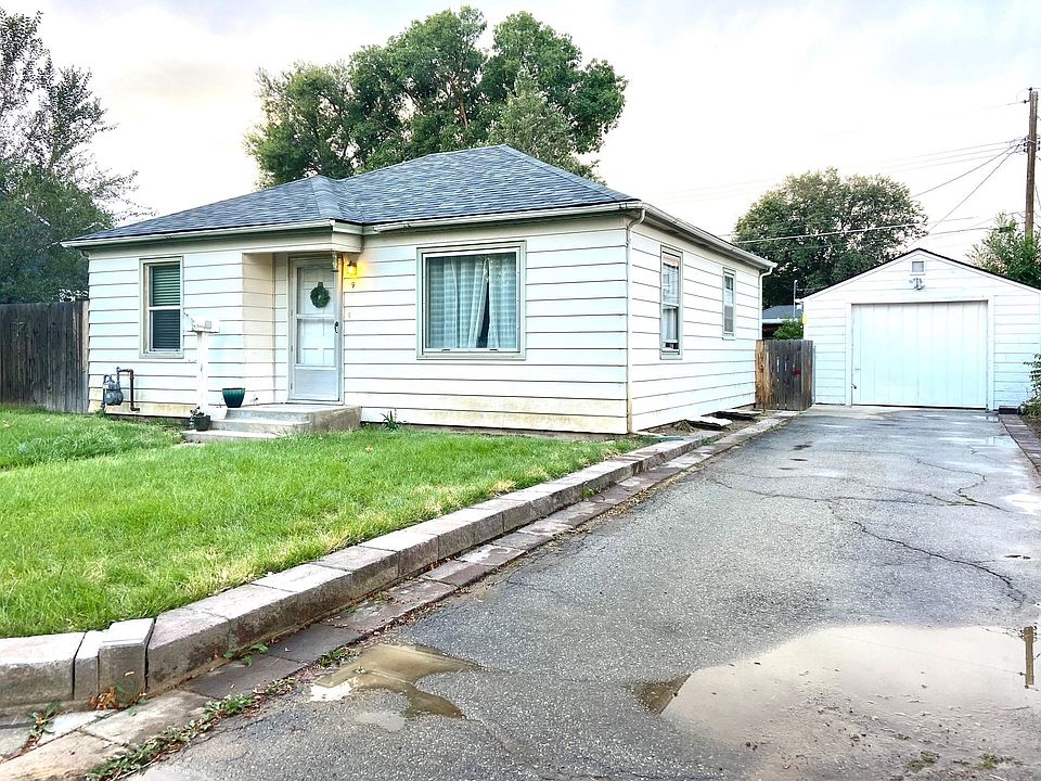 Front yard, single car driveway and garage.