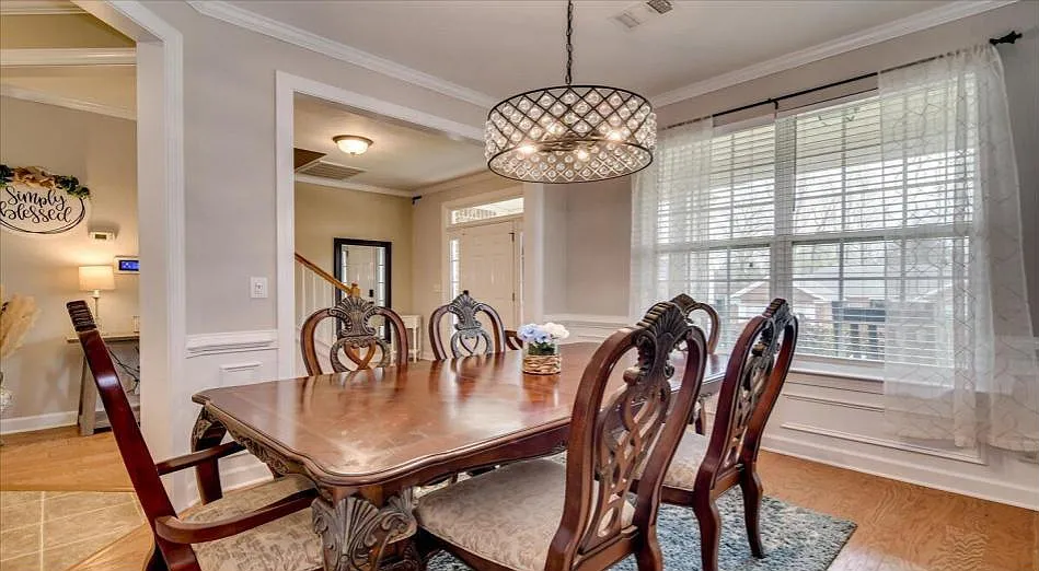 3 bed, 2192 sqft, $2,200 — Photo 4