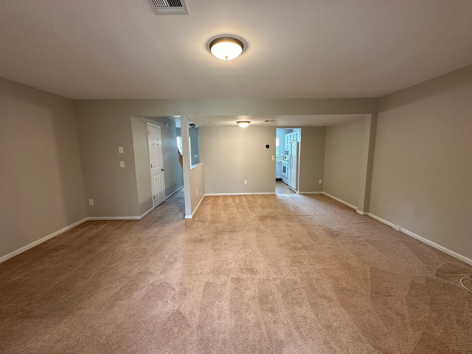 2 bed, 1.5 bath, 1300 sqft, $1,900 — Photo 2