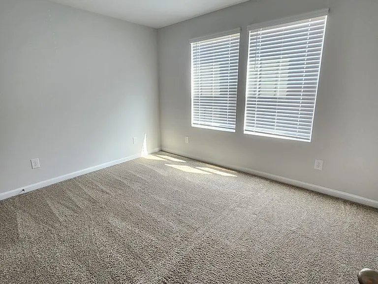 925 Sapphire Stone Ln — Photo 5