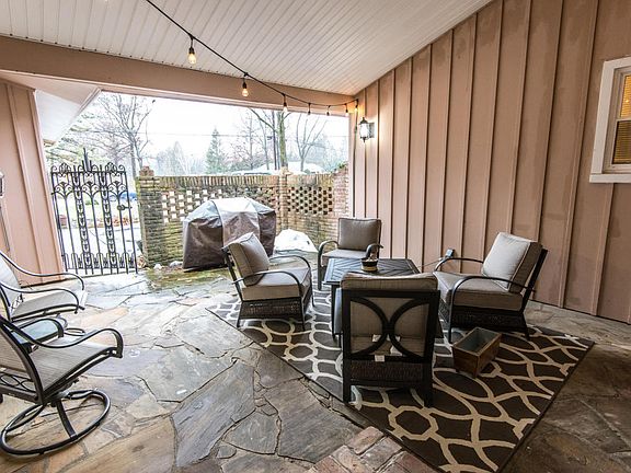 5th image of 1786 Greenbriar Dr