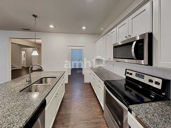 3rd image of 1712 Weatherbrook Cir