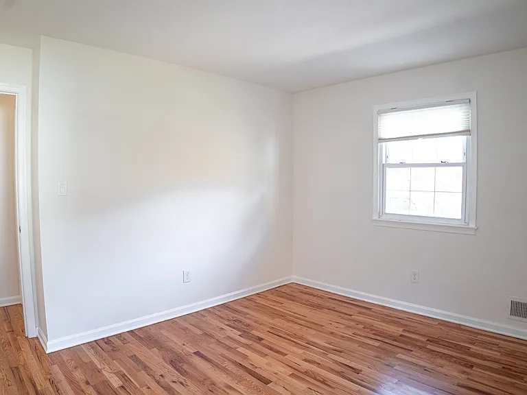 13227 Sturbridge Rd — Photo 49