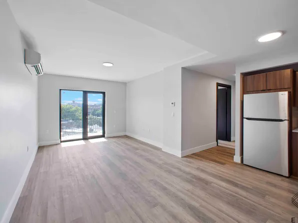 1111 Foster Avenue image 1 of 23