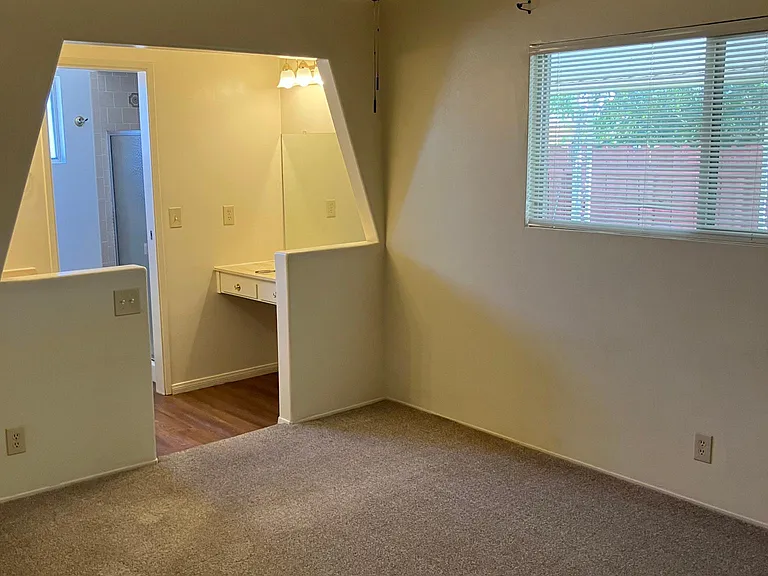 716 W Graaf Ave — Photo 13