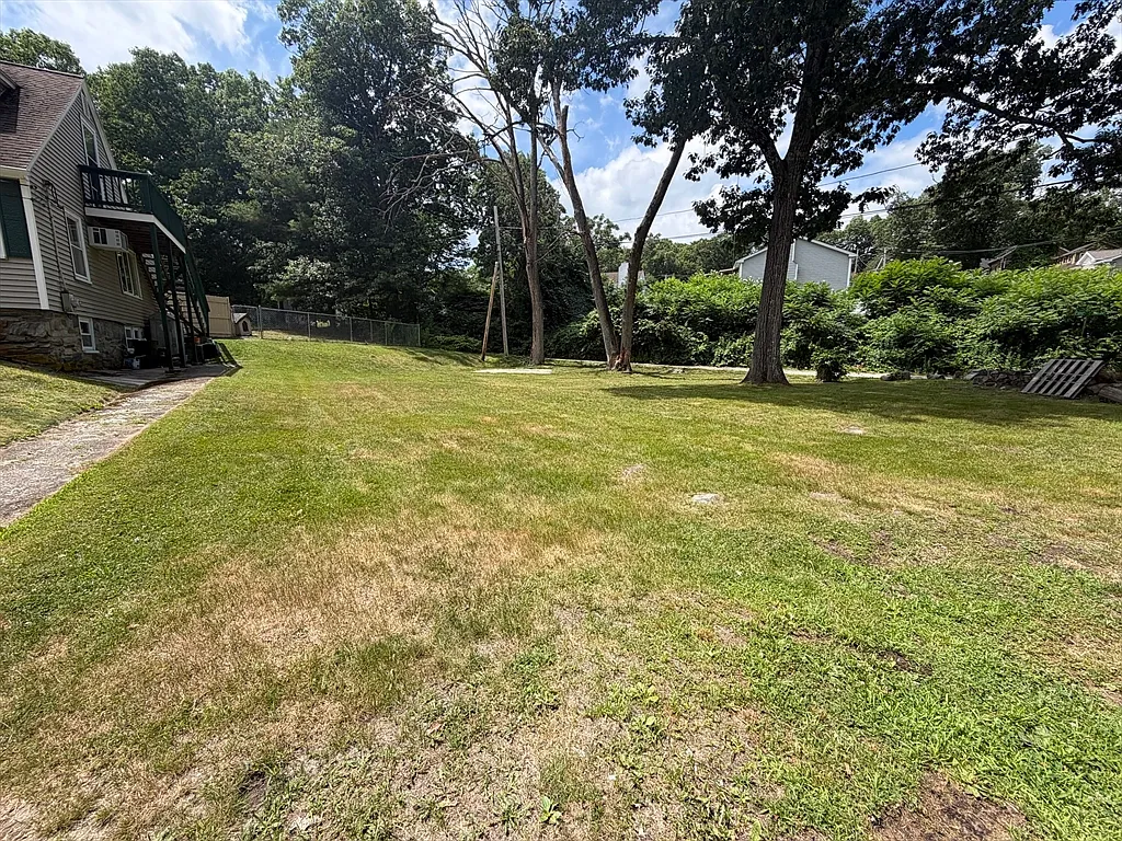 1 bed, 1.0 bath, 900 sqft, $1,800 — Photo 2