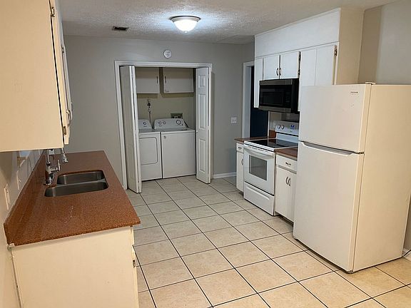4th image of 800 Lee Road 400