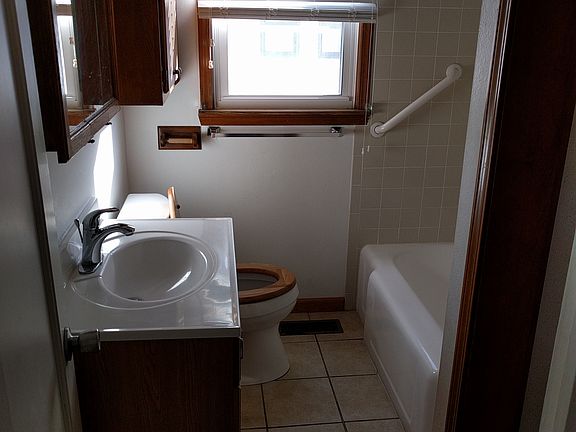 3rd image of 3303 N Holloway Ave