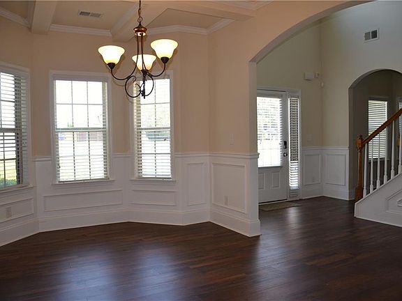 5th image of 48 Peacock Dr