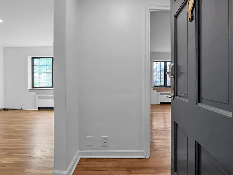 451 E Town St #107 — Photo 2