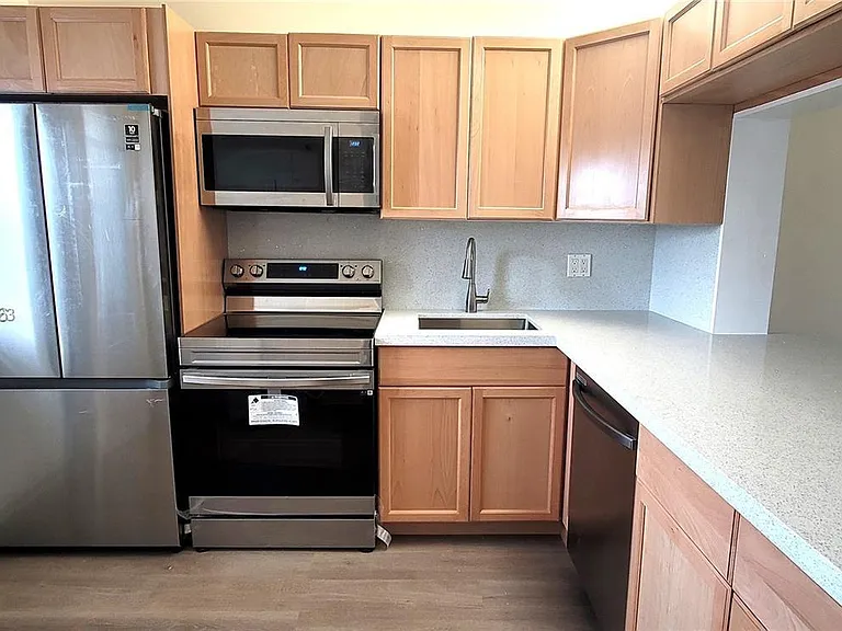 2200 Park Ln #302 — Photo 1