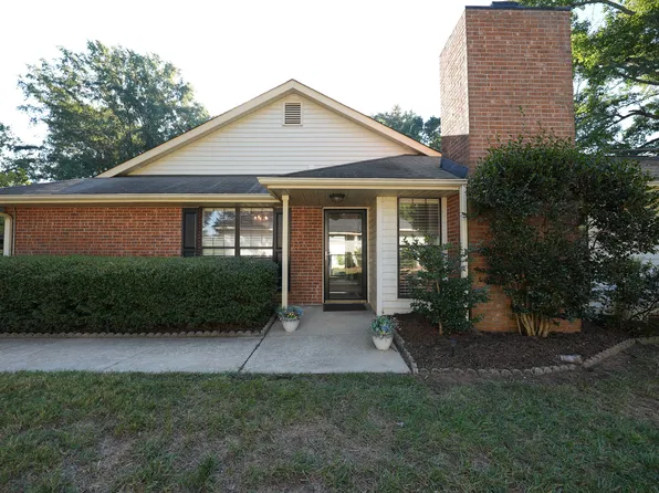 26 Forest Lake Dr, Simpsonville, SC 29681