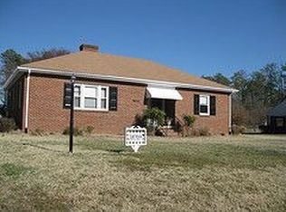 18709 Woodpecker Rd, South Chesterfield, VA 23803