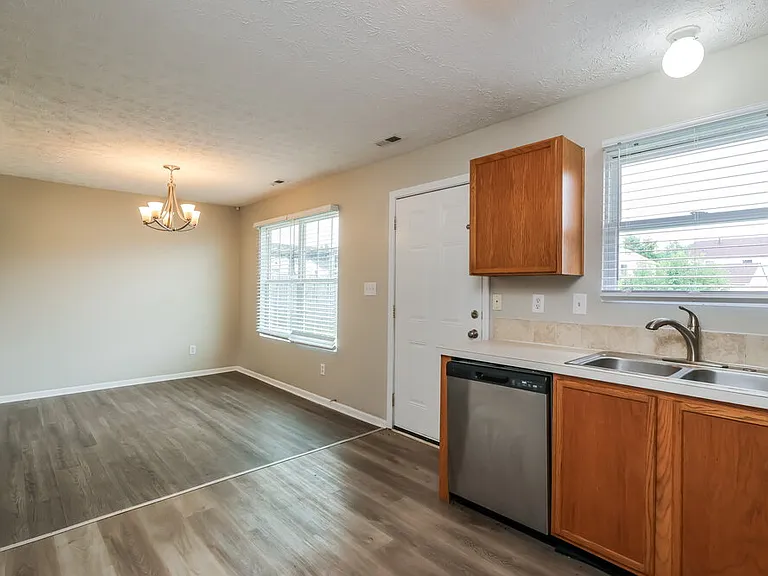 6514 Hunters Creek Blvd — Photo 9
