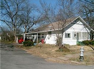 401 E 6th St, Bonham, TX 75418