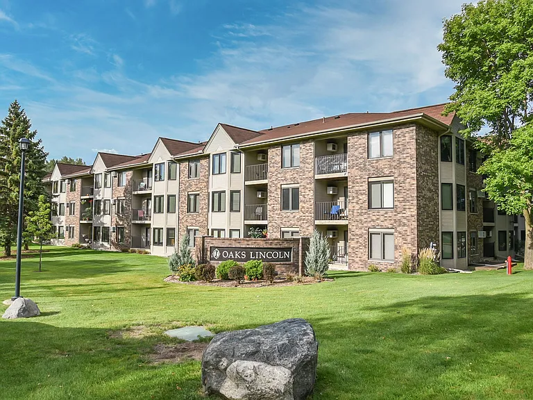 Oaks Lincoln Apartments — Photo 41